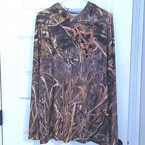Like new AFTO/ Mossy Oak performance hooded pullover Size L.